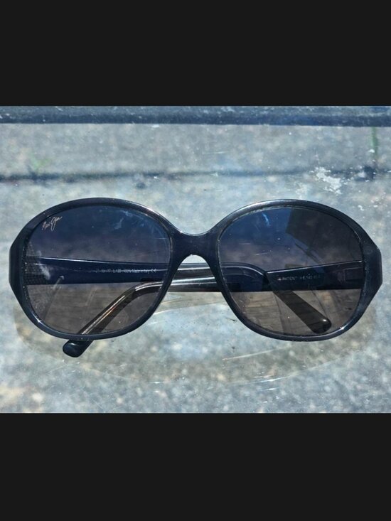Maui Jim Ginger MJ 221 Oversized Oval Sunglasses Black Plastic Frame Brown Lens main image 3